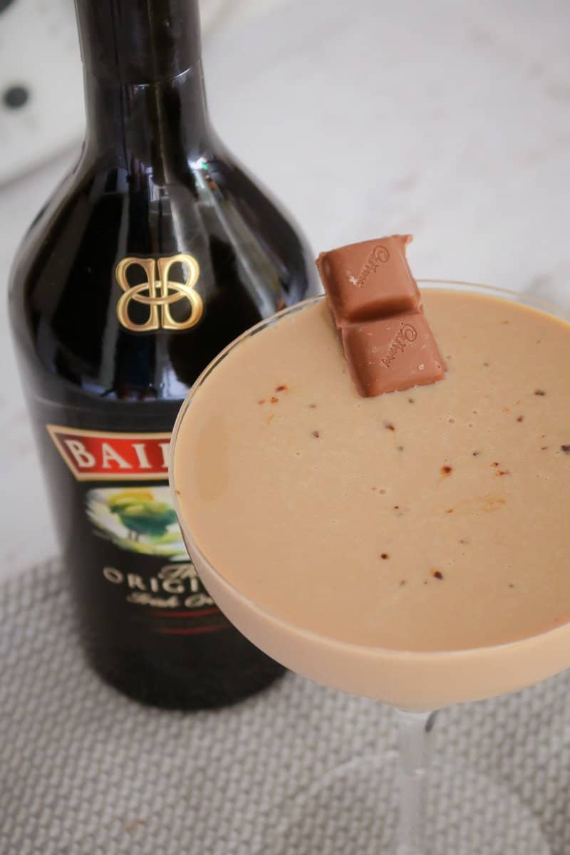 A deliciously creamy Thermomix Chocolate Baileys Cocktail with a hint of coffee.. and extra chocolate!! Ready in less than 5 minutes!