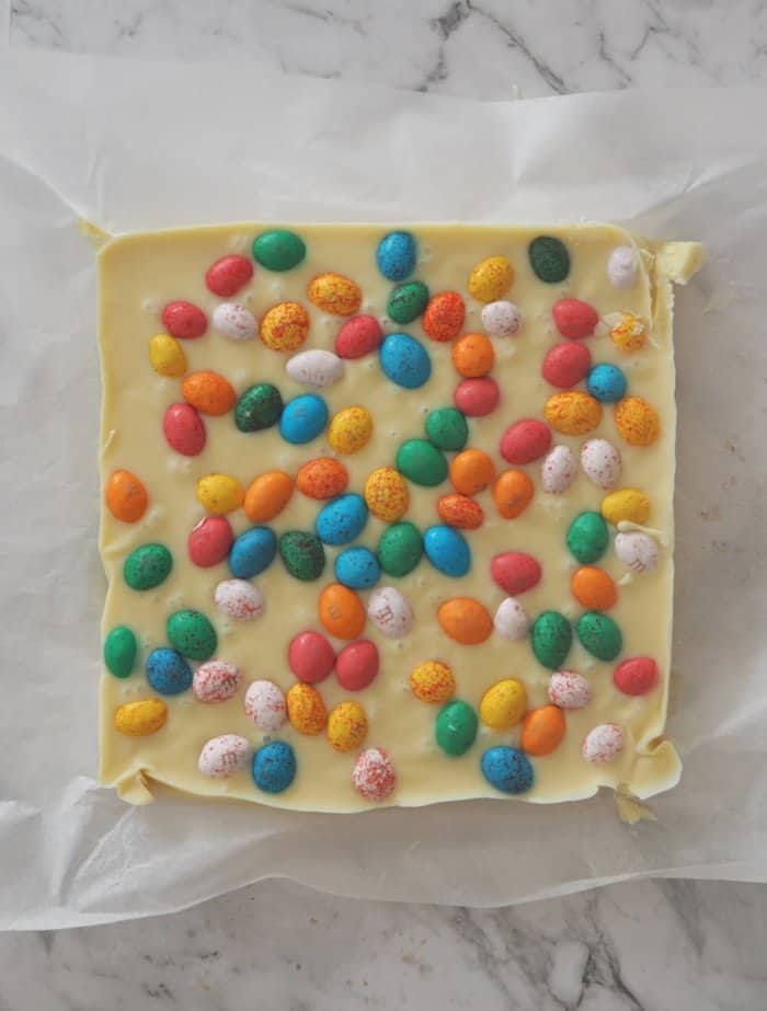 How to make 3 Ingredient Easter Egg Fudge in a Thermomix. A great no bake easter slice recipe!