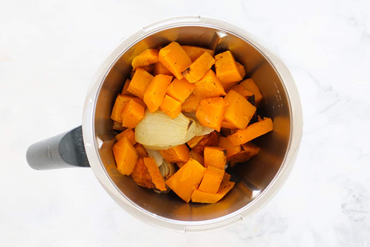 Roasted pumpkin and onion in a blender.