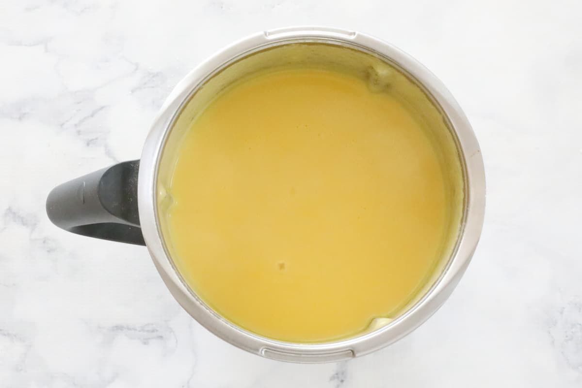 A creamy chicken soup in a Thermomix.