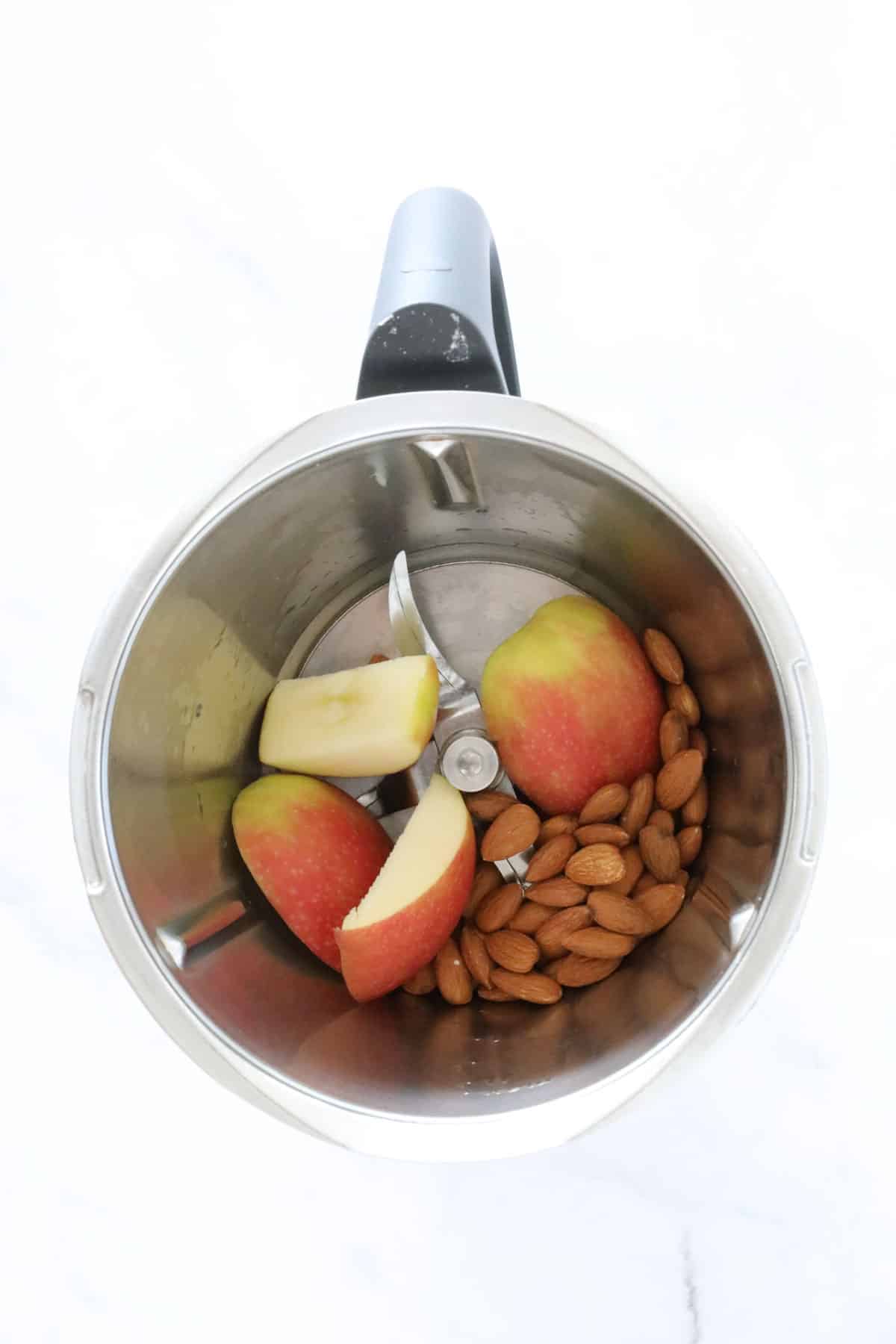 Apple and almonds in a Thermomix.