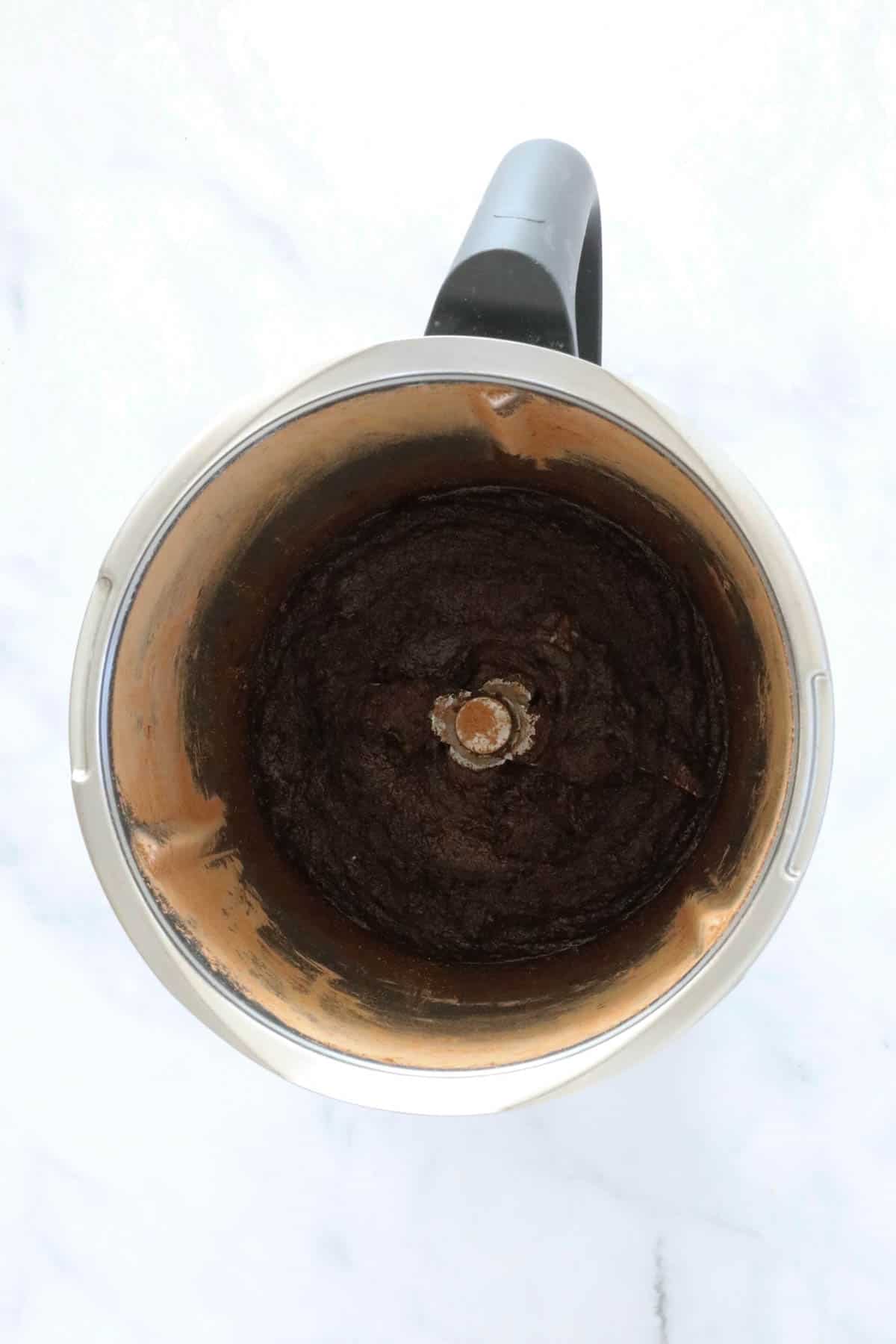 Melted butter, cocoa powder and sugar in a Thermomix.