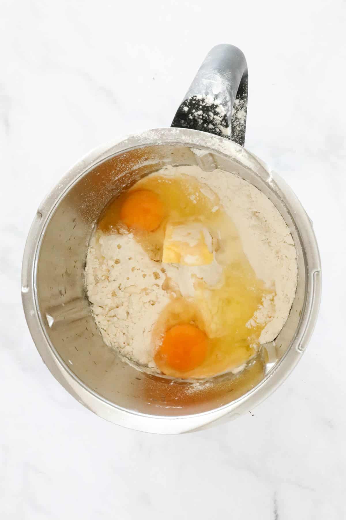 Eggs and flour in a Thermomix.