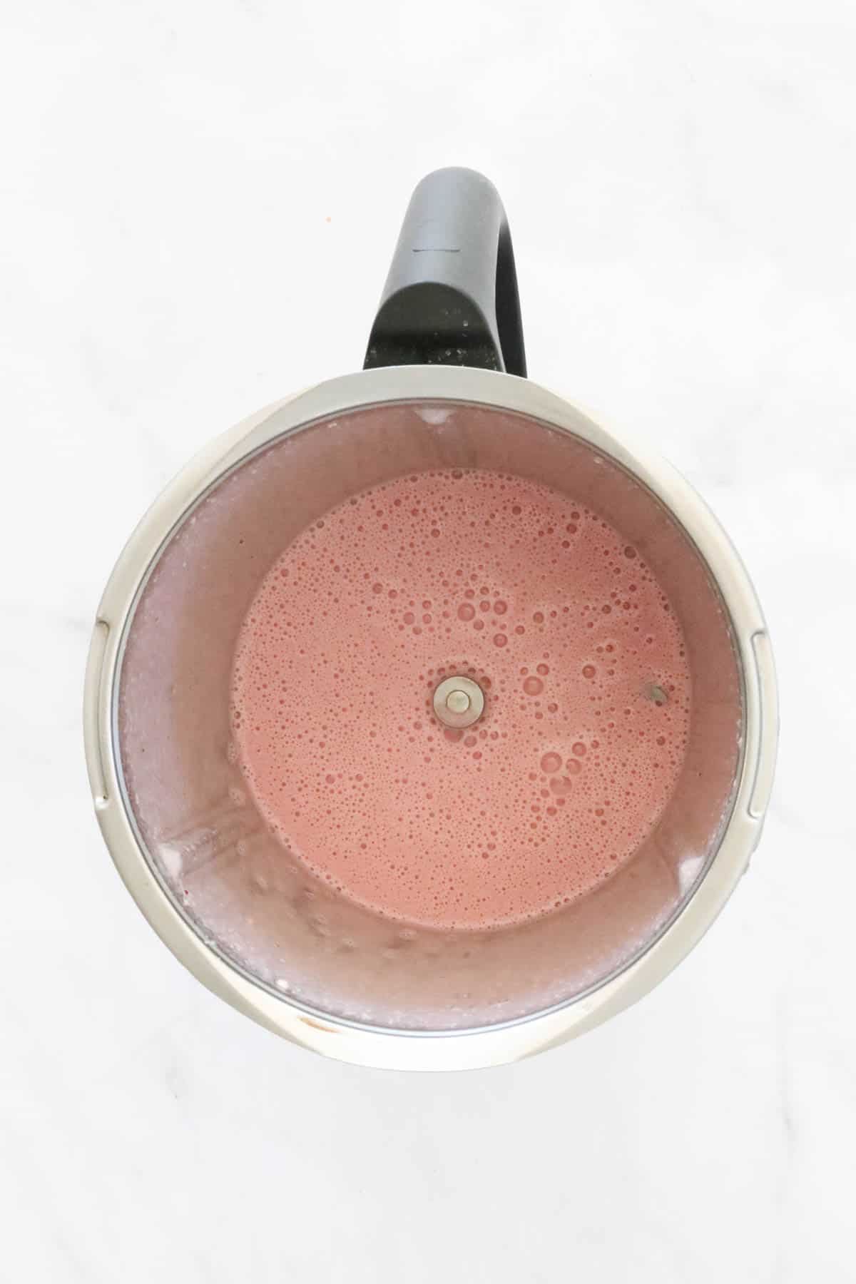 A strawberry smoothie in a Thermomix.