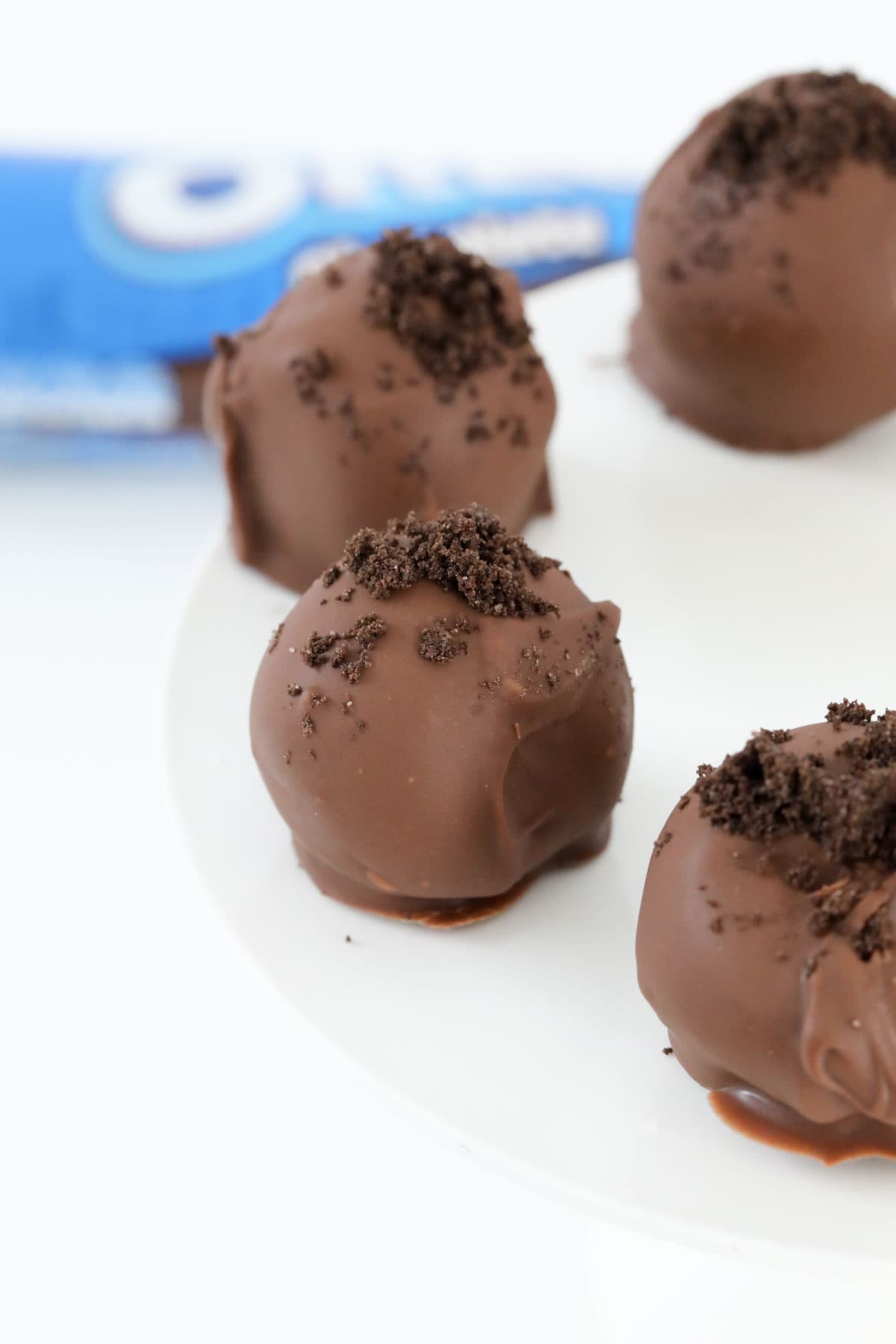 Chocolate coated balls with a Oreo crumb.