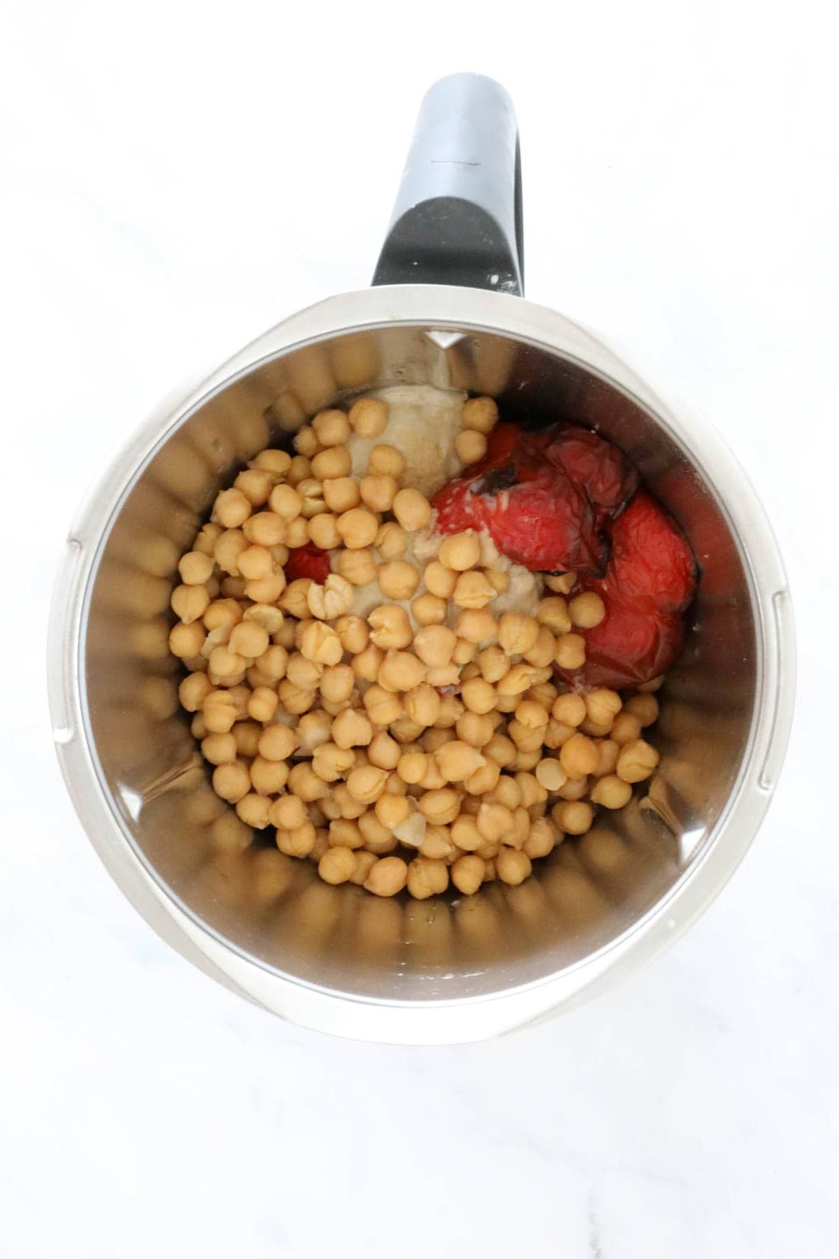 Chickpeas and roasted capsicum in a Thermomix.