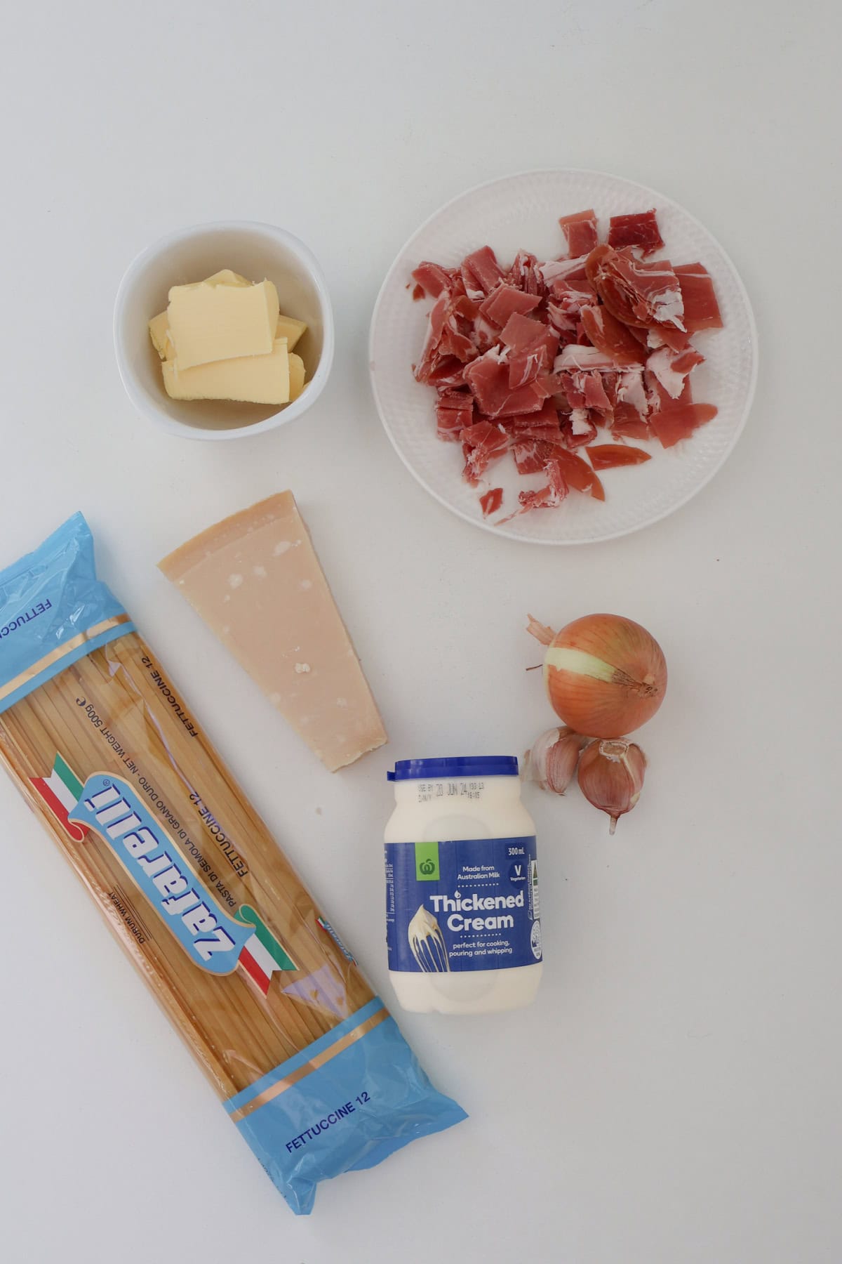 Ingredients to make carbonara in a thermomix.